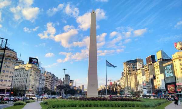 Plaza del Obelisco, Buenos Aires (Fuente - Google)