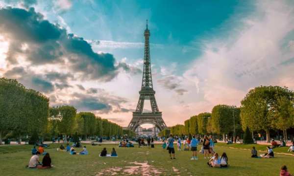 Torre Eiffel, Francia (Fuente Google)