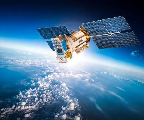 Aplicaciones Satelitales para Localizar Calles en Tiempo Real